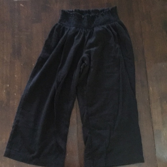 Old navy over swim suit capris - Picture 1 of 2